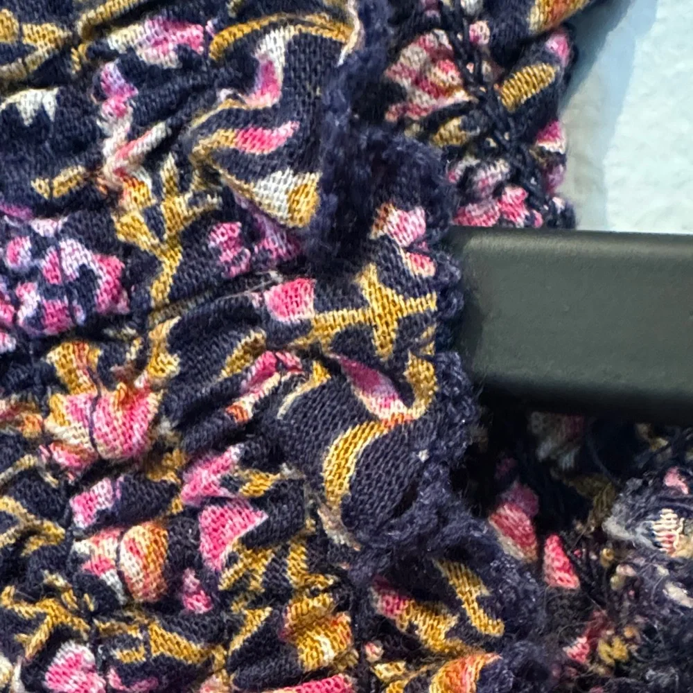 Women’s Old Navy Floral Blouse Navy and Pink With Smocked Back Size L - Picture 4 of 9